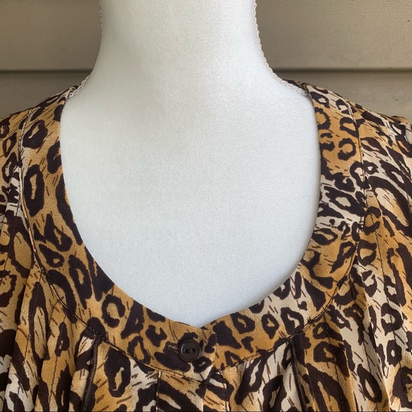 •Milano• Animal Print Sleeveless Buttoned Top-Med. - Picture 3 of 8